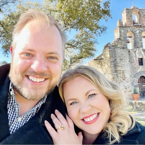 Meet your Posher, Becca - Picture 3 of 7